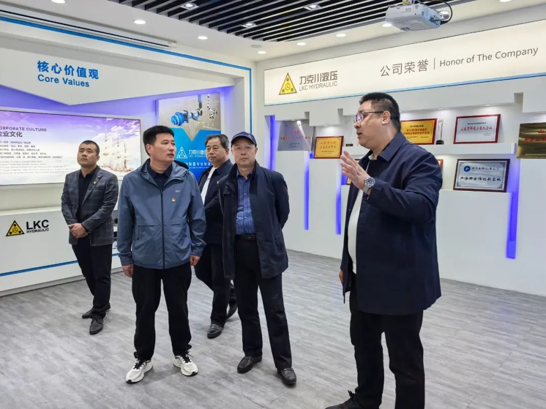 1745455772159461.jpg 共敘鄉(xiāng)情   共謀發(fā)展2.jpg
